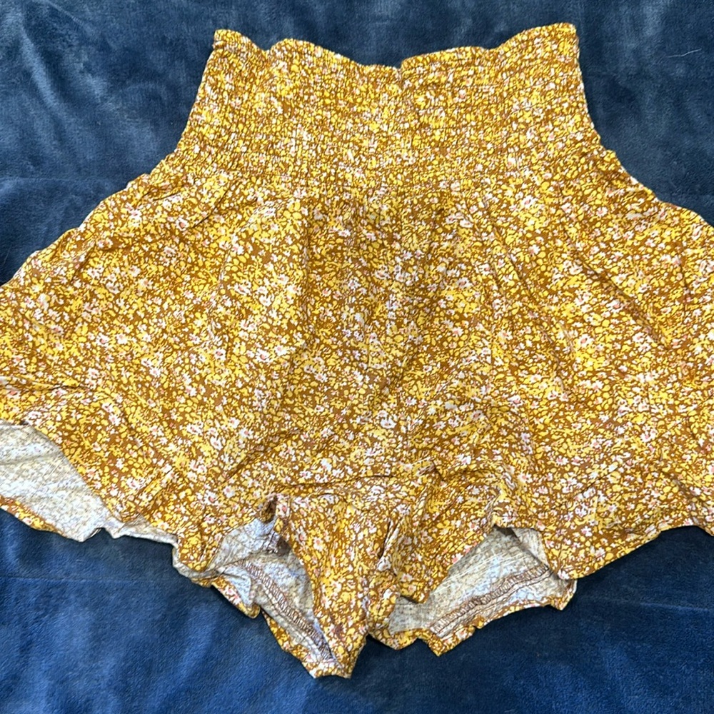 Summer skort- skirt and shorts. Adorable yellow floral. Wild fable